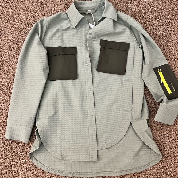 NWOT lululemon hiking shirt size 4 - Picture 1 of 2